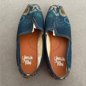 Yes We Vibe Mandala Shoes - Size 8.5W